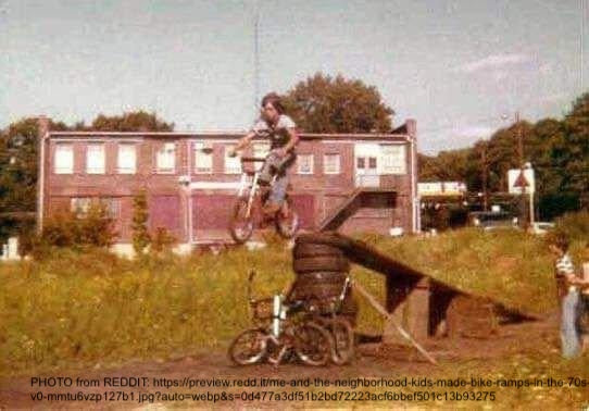 Rampe de vélo - T-shirt ajusté pour femme 🍁