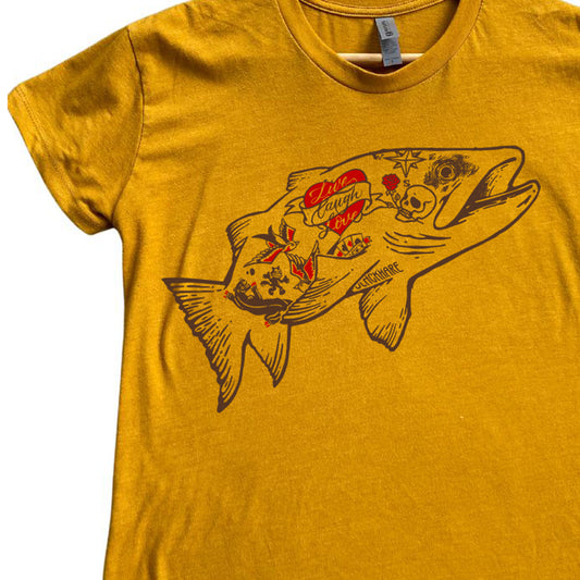 T-shirt graphique pour femme « Truite tatouée »