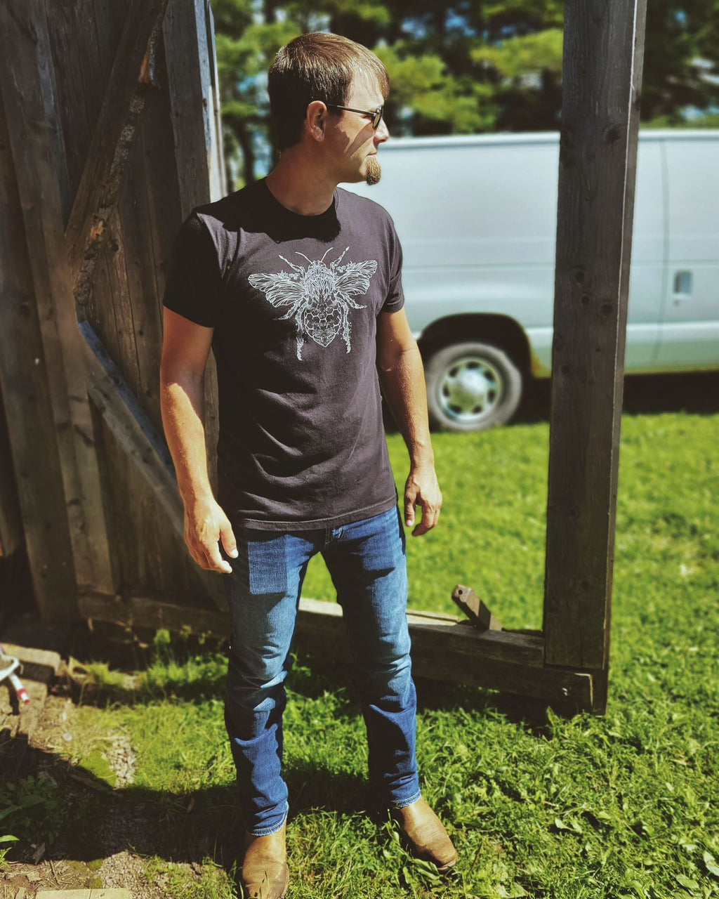 Bee Graphic Tee - Lightweight Signature Tee